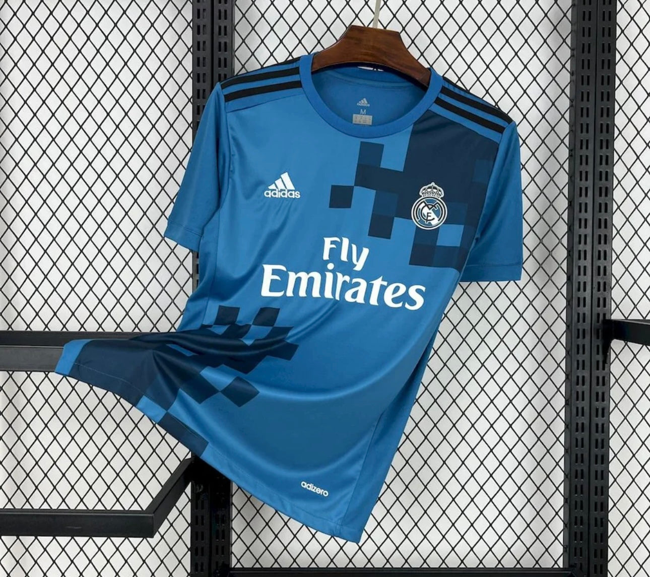 Real Madrid maillot foot 2017 2018 retro
